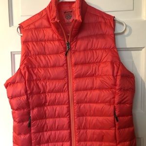 Lightweight synthetic puffy vest